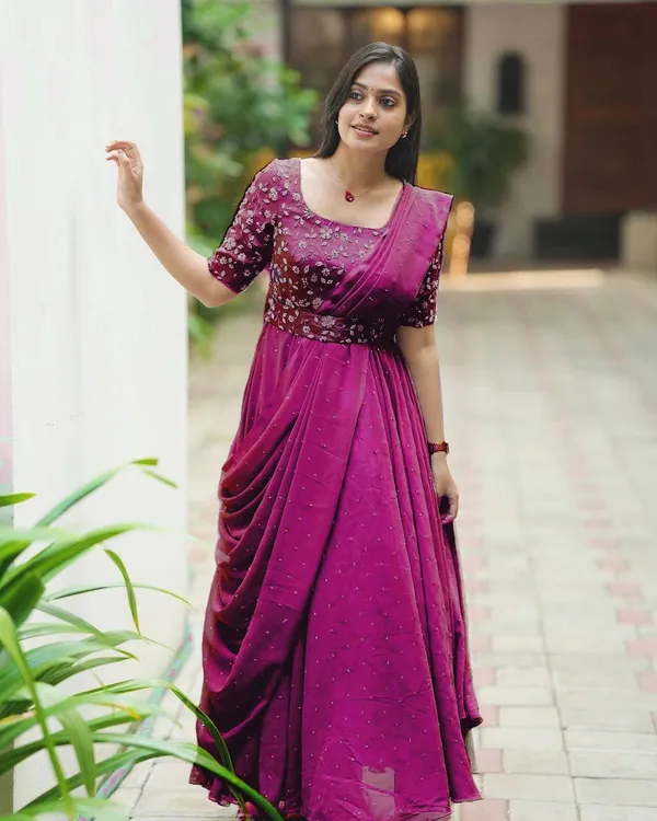 Georgette_Gown_with_Attached_Dupatta_&_Belt