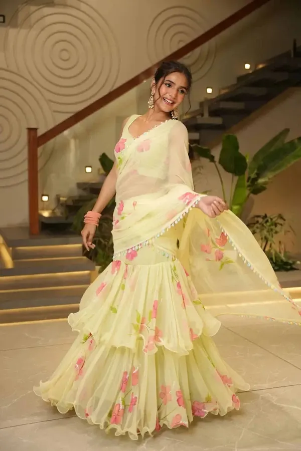 Georgette_Ruffle_Lahenga_Saree_with_Blouse