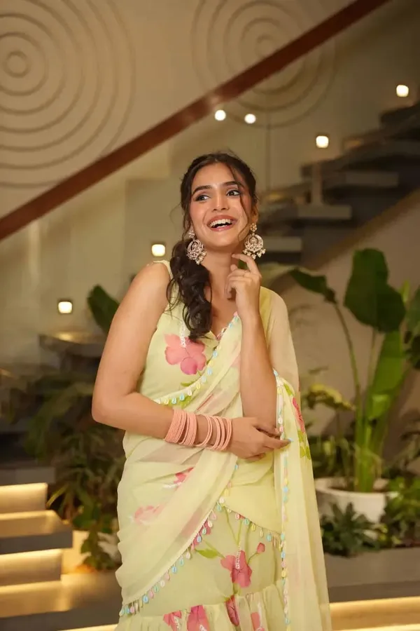 Georgette_Ruffle_Lahenga_Saree_with_Blouse