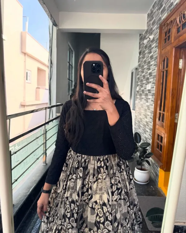 Hakuba_&_Muslin_Kalamkari_Print_Anarkali_Top_with_4_Meter_Flair