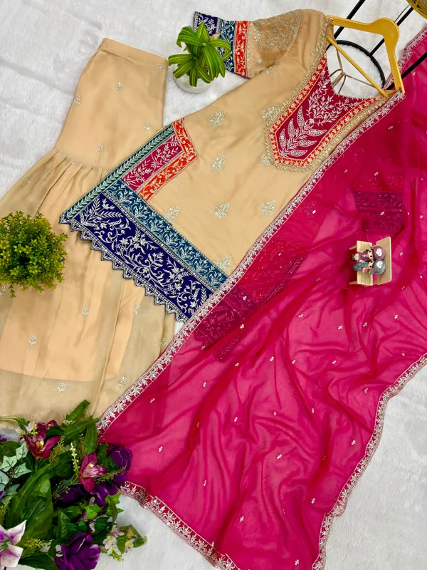 Heavy_3_Pieces_Suit_Pair_with_Embroidery_Work_&_Fancy_Lace