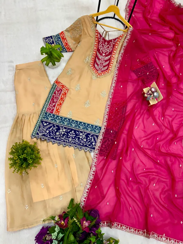 Heavy_3_Pieces_Suit_Pair_with_Embroidery_Work_&_Fancy_Lace