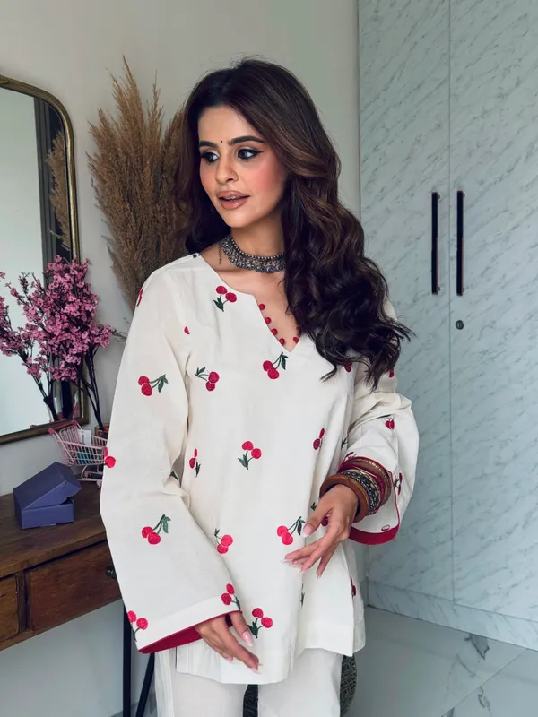 Heavy_Cambric_Cotton_Embroidered_Party_Wear_Set