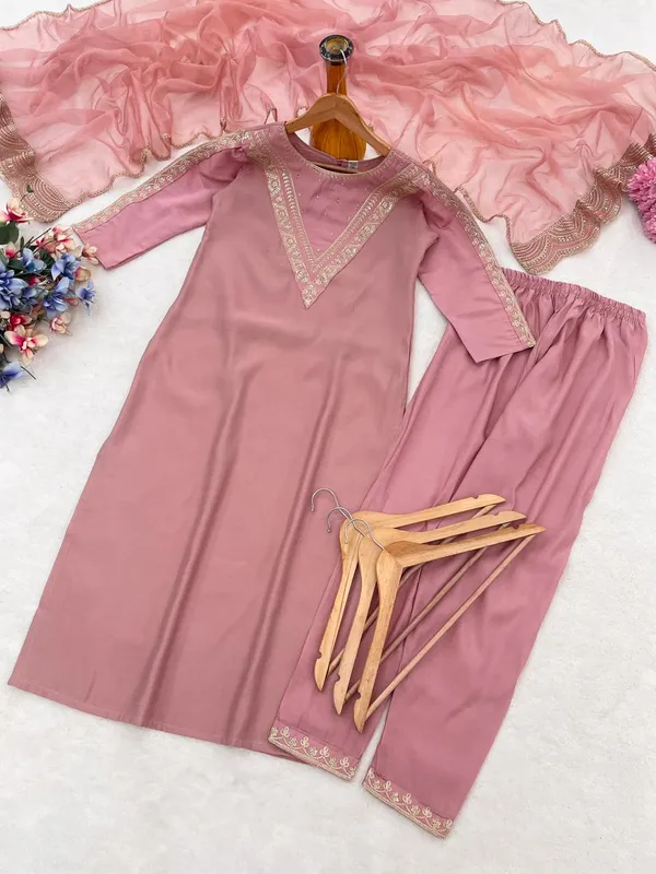 Heavy_Roman_Embroidered_Suit_Set