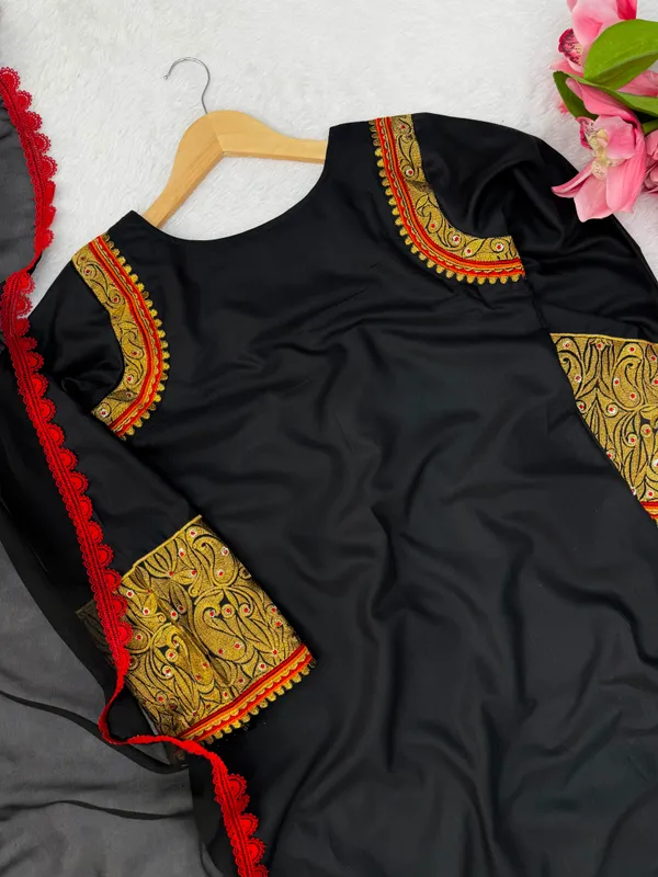 Kashmiri-style_3-Piece_Tunic_with_Palzoo_and_Dupatta