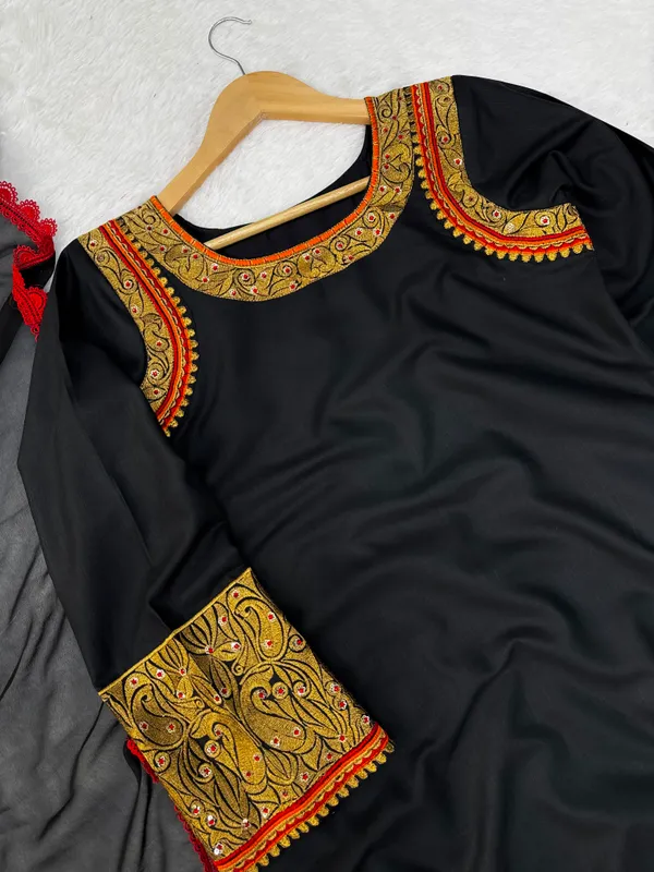 Kashmiri-style_3-Piece_Tunic_with_Palzoo_and_Dupatta