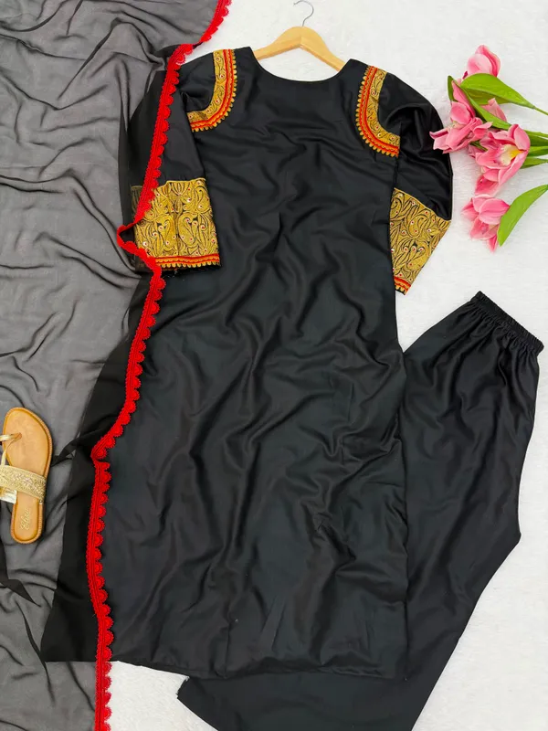 Kashmiri-style_3-Piece_Tunic_with_Palzoo_and_Dupatta