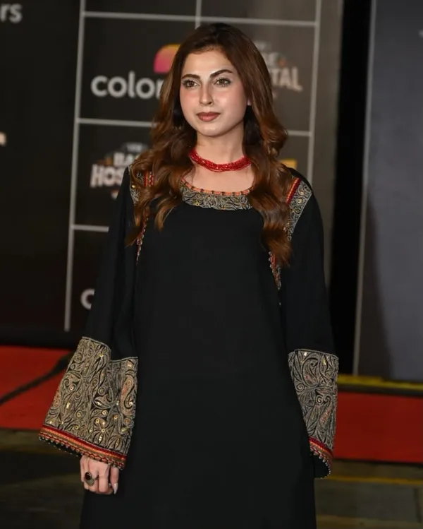Kashmiri-style_3-Piece_Tunic_with_Palzoo_and_Dupatta
