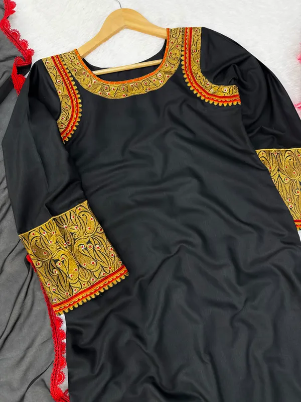 Kashmiri-style_3-Piece_Tunic_with_Palzoo_and_Dupatta
