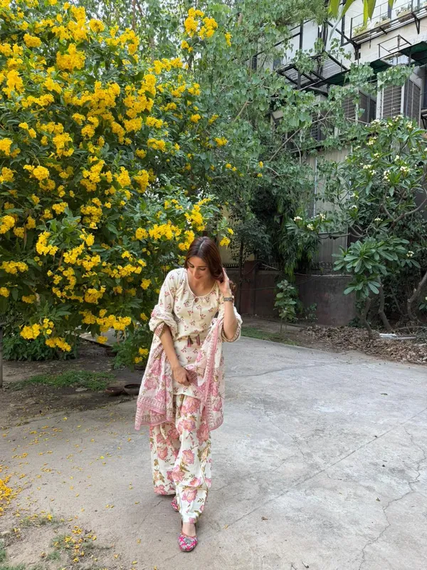 Maslin_Digital_Print_Top_Farshi_Pent_Dupatta_Set