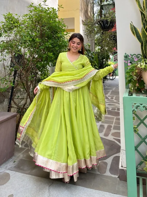 Premium_Elegance_Tabby_Organza_Silk_Anarkali_Set