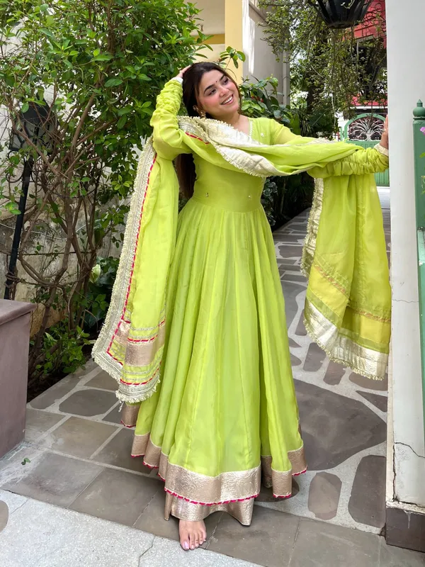 Premium_Elegance_Tabby_Organza_Silk_Anarkali_Set