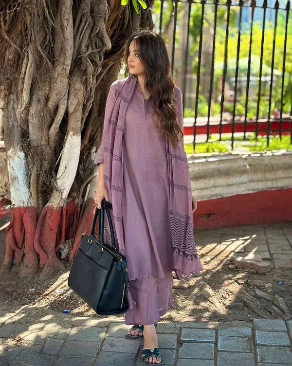 Premium_Feel_Kurta_Set_with_Dupatta