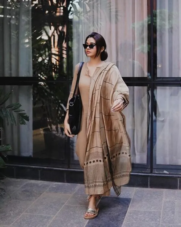 Premium_Feel_Kurta_Set_with_Dupatta