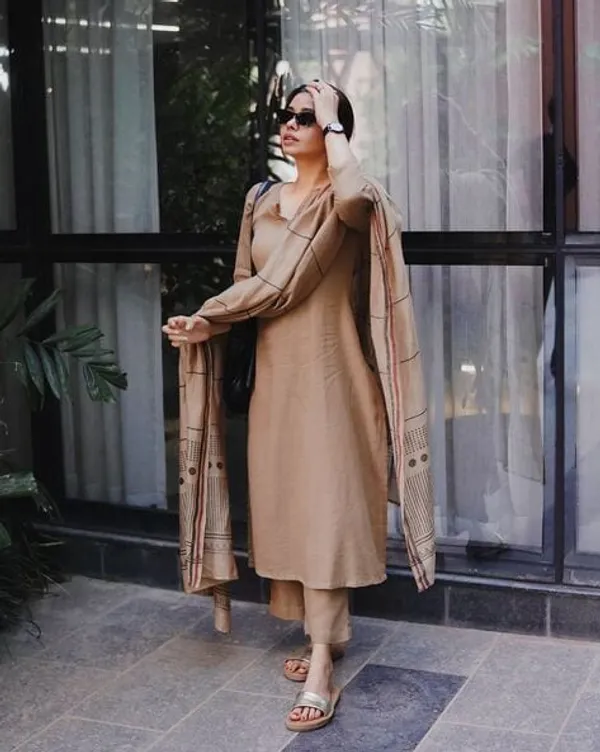 Premium_Feel_Kurta_Set_with_Dupatta