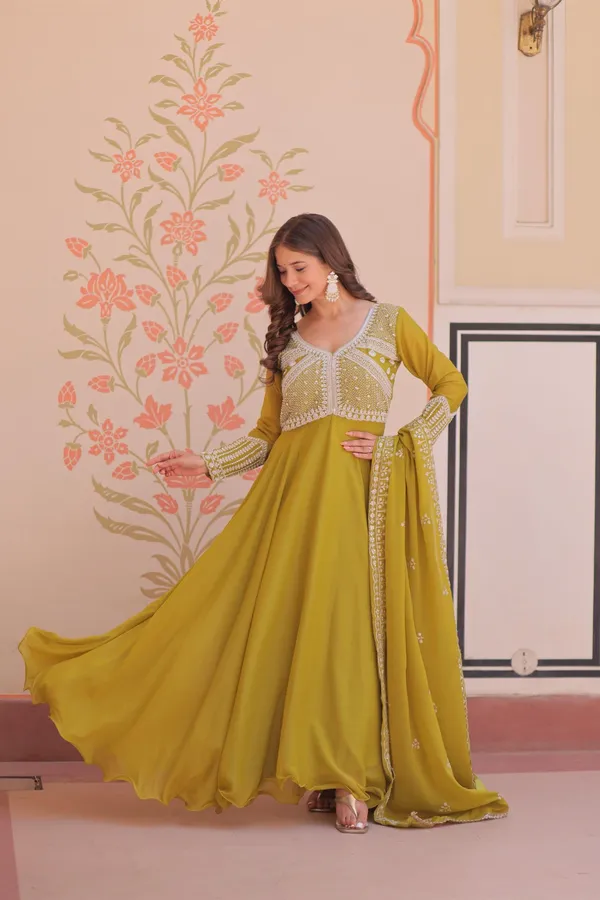 Premium_Readymade_Gown_Dupatta_Set