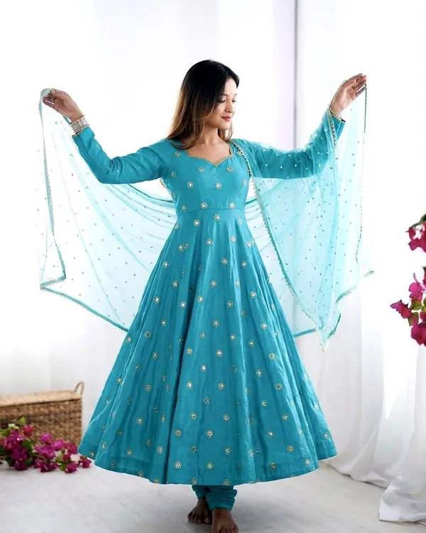 Premium_Showroom_Quality_Gown_Set