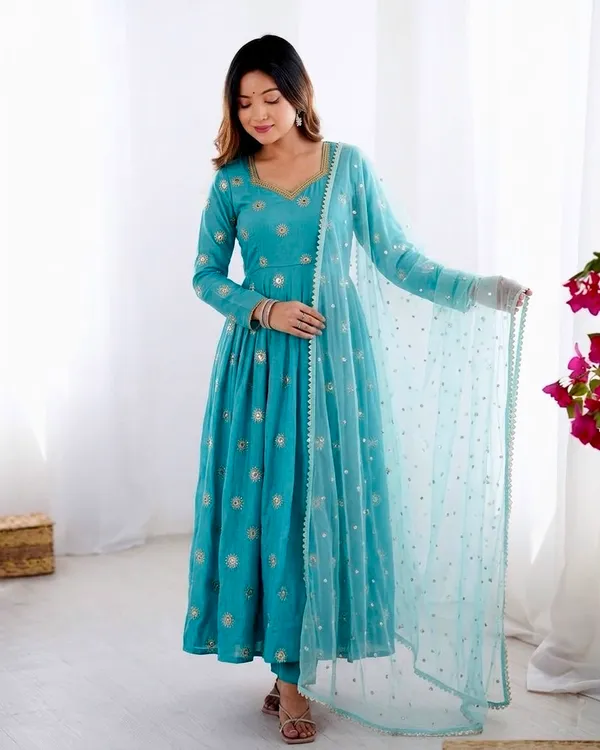 Premium_Showroom_Quality_Gown_Set