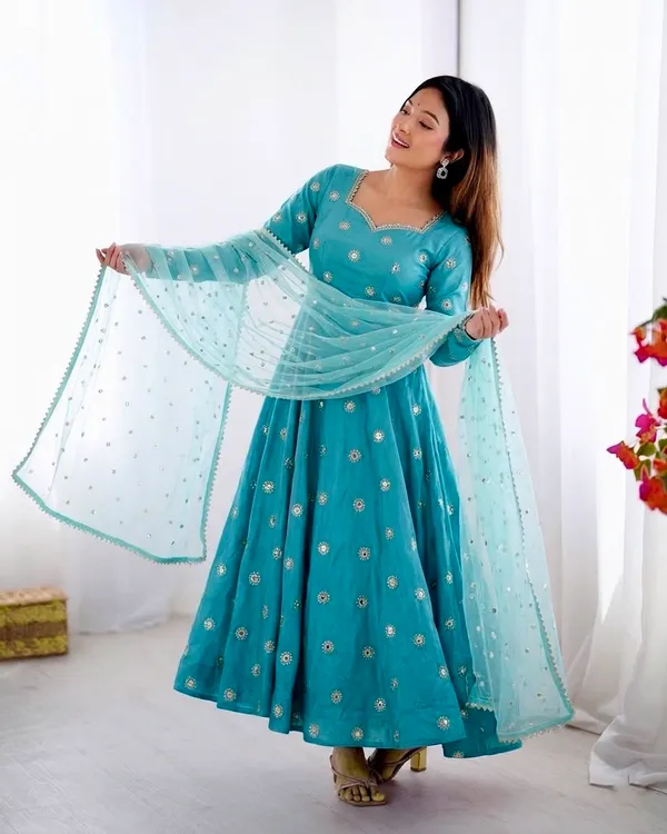 Premium_Showroom_Quality_Gown_Set