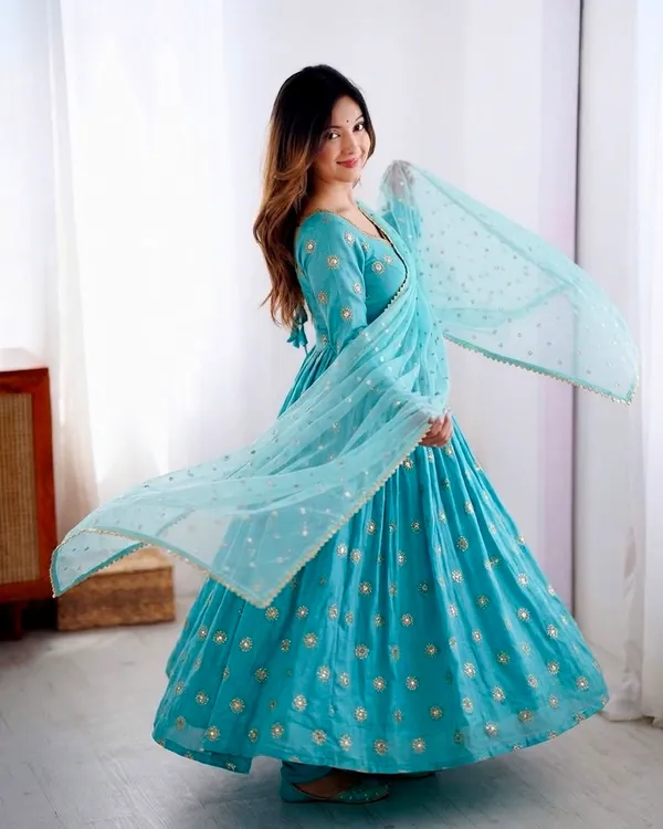 Premium_Showroom_Quality_Gown_Set