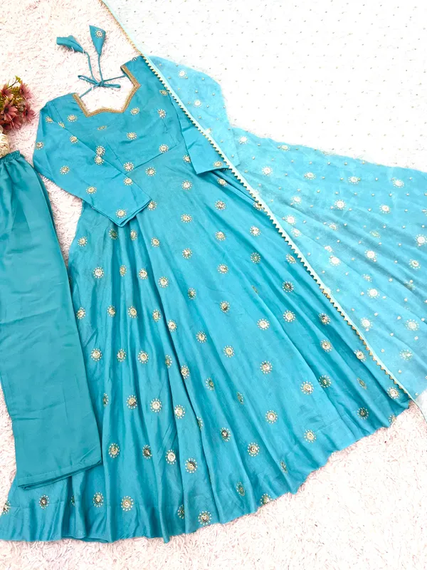 Premium_Showroom_Quality_Gown_Set