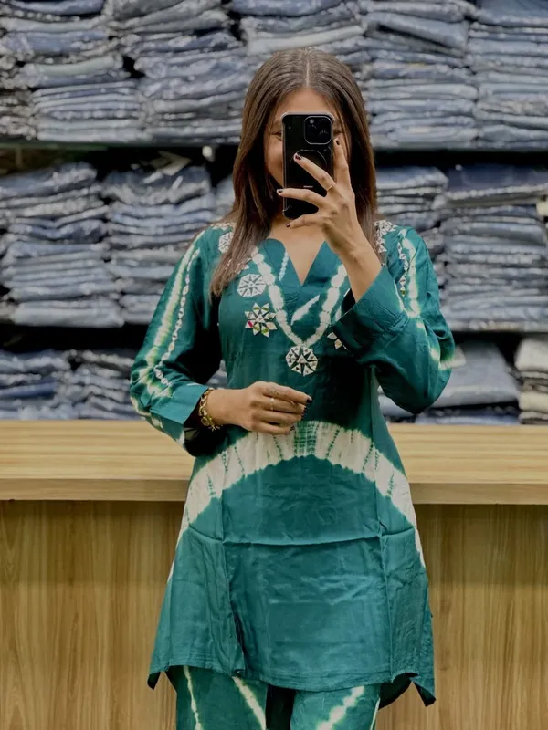 Pure_Burbary_Silk_Handwork_Neck_Cord_Set