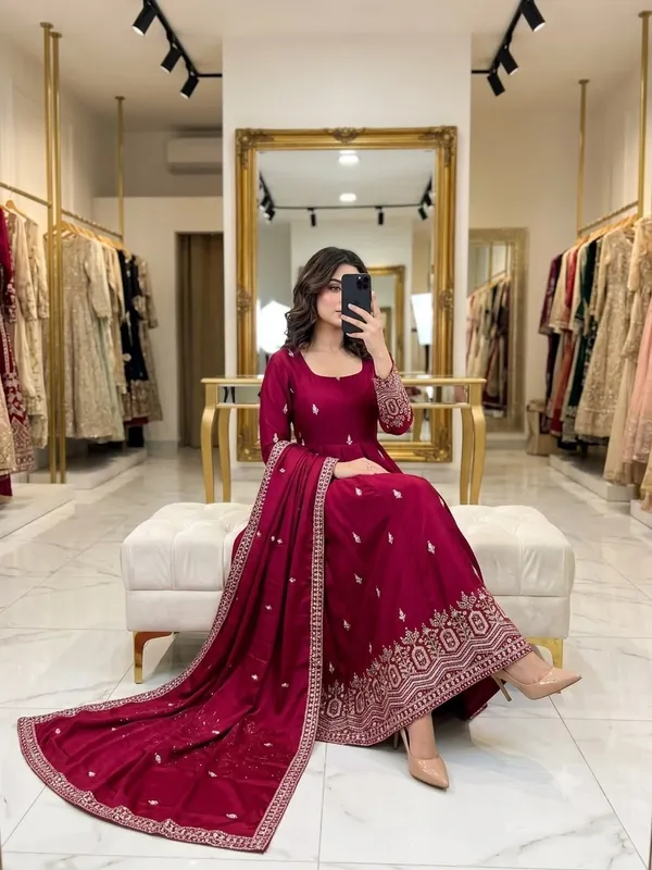Pure_Chinon_Silk_Embroidered_Gown_Pent_Dupatta_Set