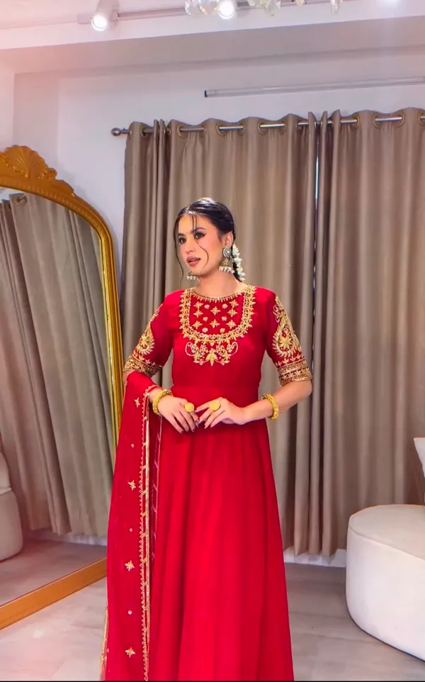 Pure_Fox_Georgette_Embroidered_Gown_Pent_Dupatta_Set