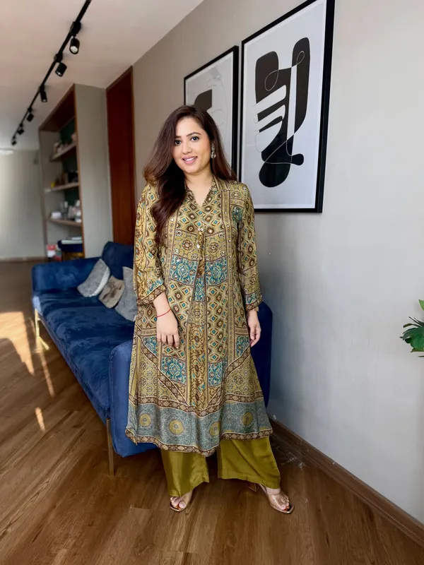 Pure_Natural_Crepe_Ajrakh_Print_Mirror_Work_Cord_Set