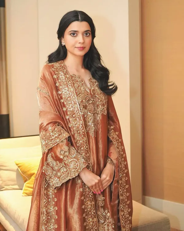 Peach_Gold_Embroidered_Pakistani_Suit_|_Wedding_Party_Wear_|_Indian_Ethnic_Dress_|_Designer_Salwar_Kameez_Set