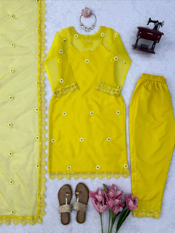 Rakshabandhan_Special_4-Piece_Set_with_Shrug_Dupatta_Pent