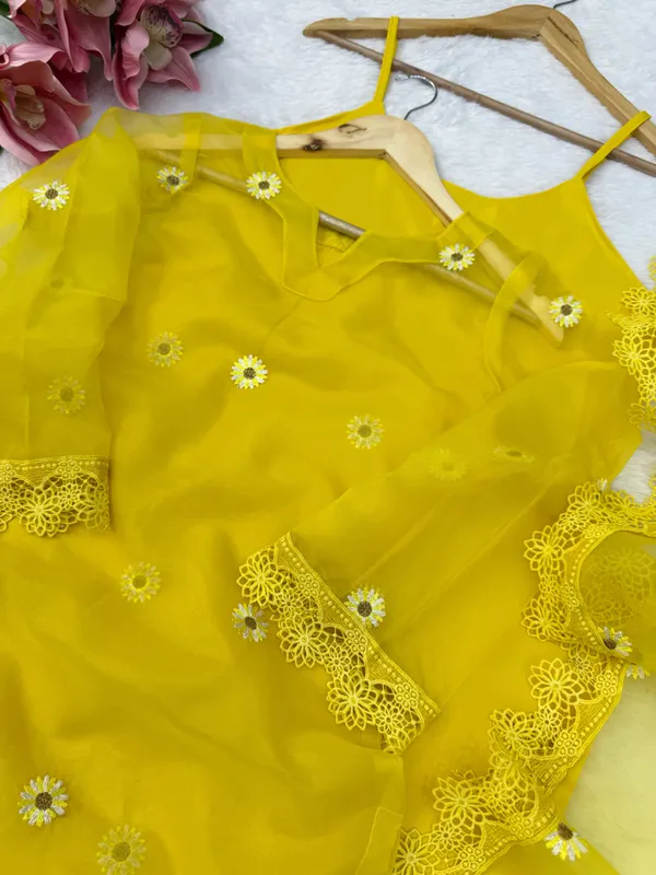 Rakshabandhan_Special_4-Piece_Set_with_Shrug_Dupatta_Pent