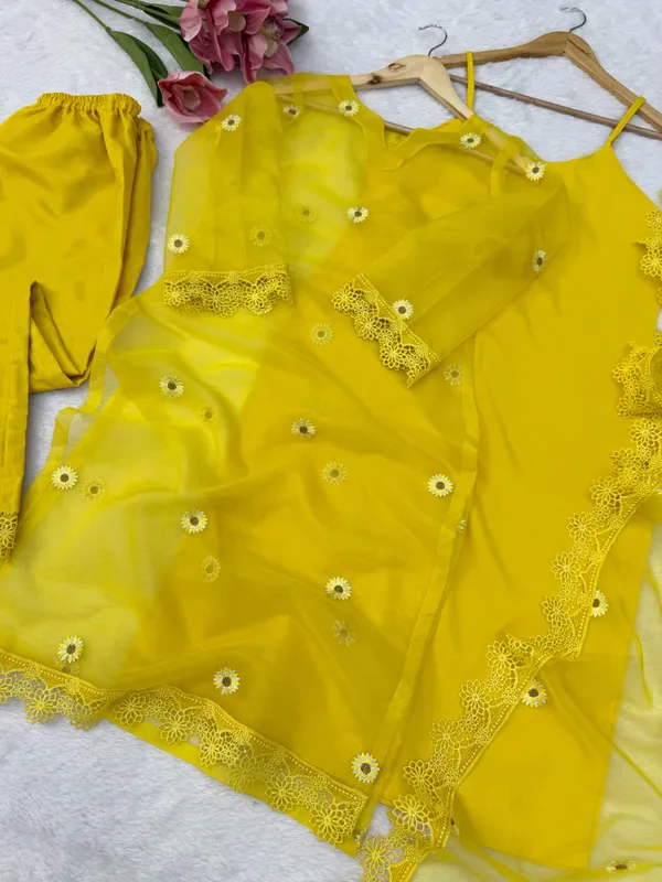 Rakshabandhan_Special_4-Piece_Set_with_Shrug_Dupatta_Pent
