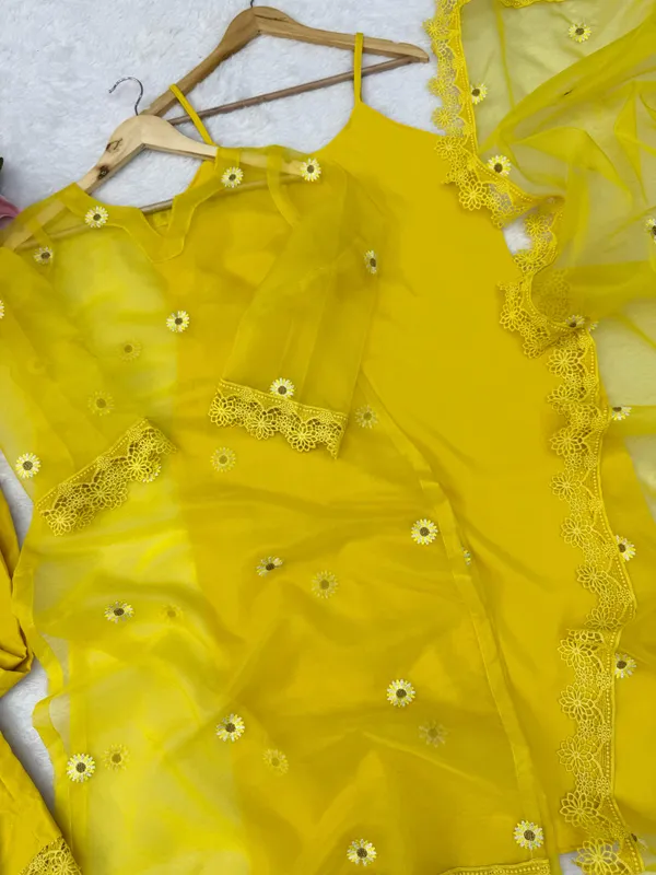 Rakshabandhan_Special_4-Piece_Set_with_Shrug_Dupatta_Pent