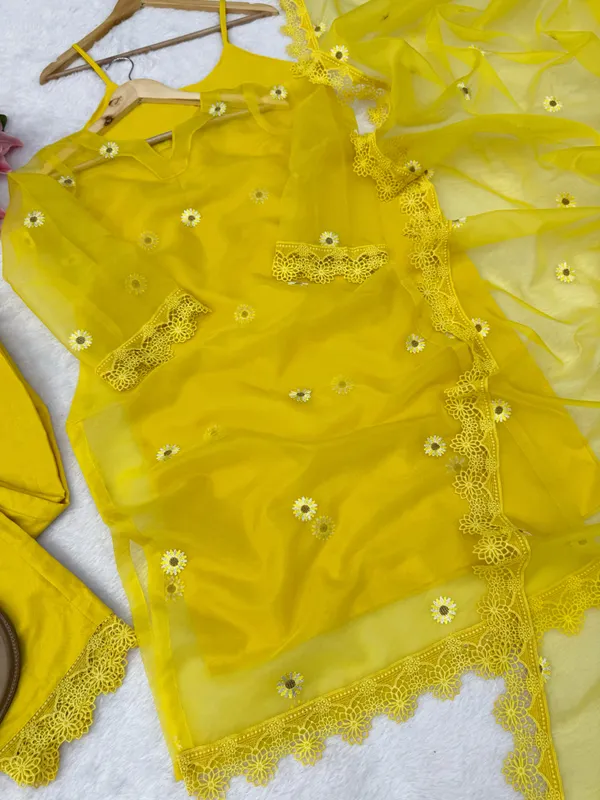Rakshabandhan_Special_4-Piece_Set_with_Shrug_Dupatta_Pent