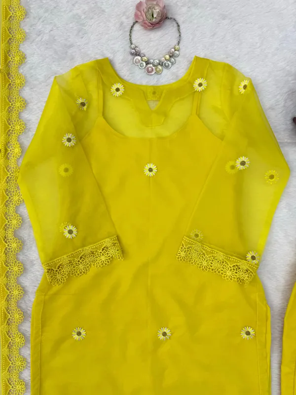 Rakshabandhan_Special_4-Piece_Set_with_Shrug_Dupatta_Pent