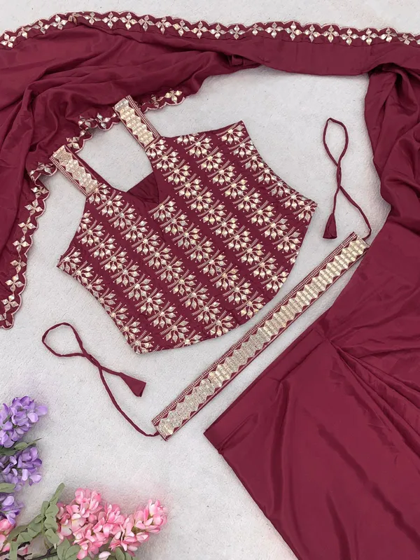 Ready-to-Wear_Saree_with_Golden_Foil_Embroidery
