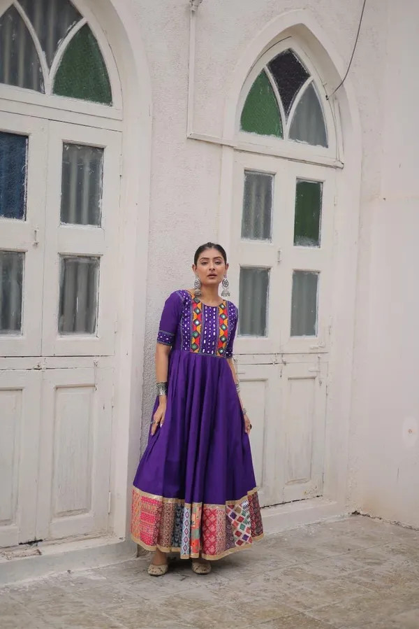 Roman_Mirror_Work_&_Maslin_Crochet_Print_Gown