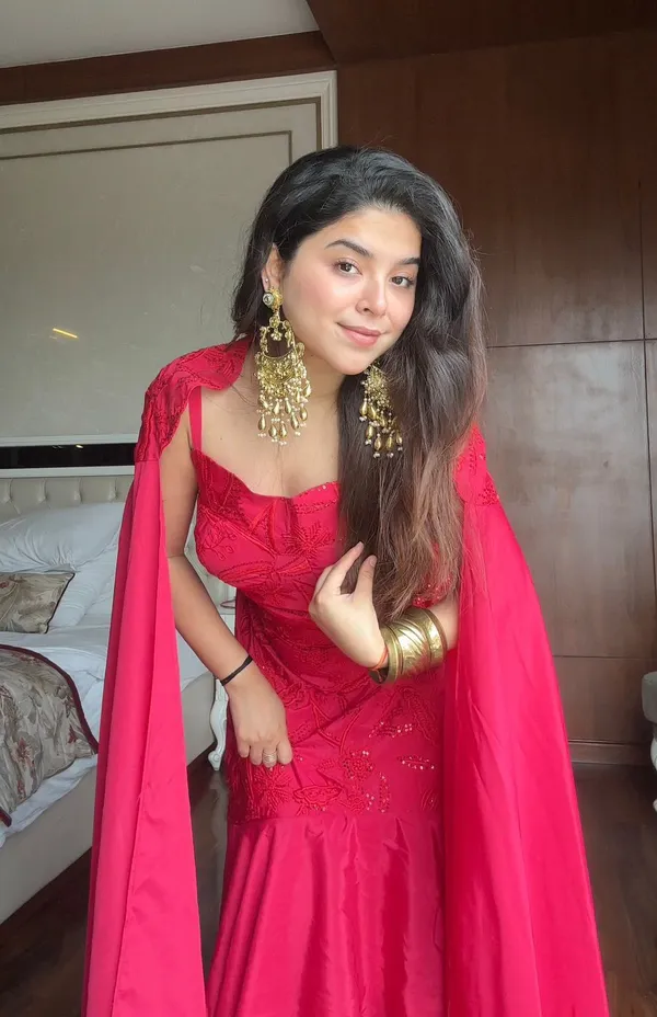 Ruffled_Layered_French_Crepe_Lehenga_Set_with_Cape_Dupatta