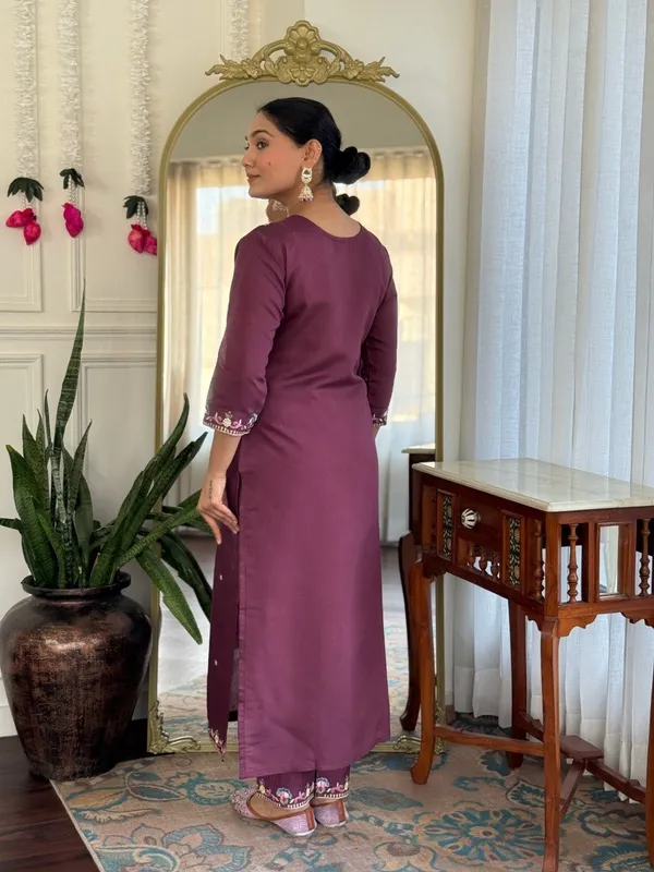 Stylish_Embroidered_Kurta_Set_with_Dupatta