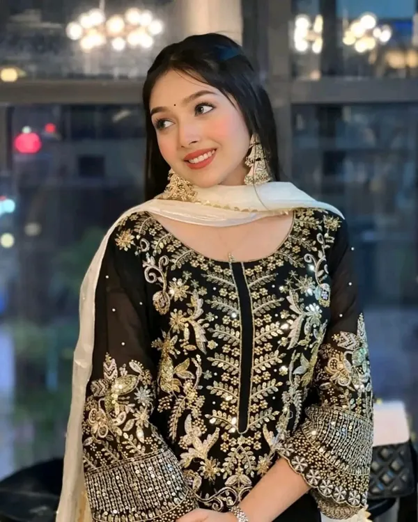 Stylish_Embroidered_Kurta_Set_with_Dupatta
