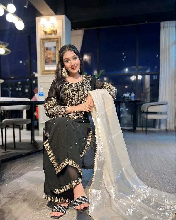 Stylish_Embroidered_Kurta_Set_with_Dupatta
