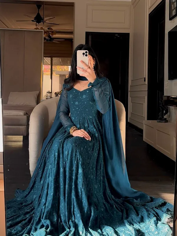 Stylish_Star_Georgette_Gown_with_Dupatta