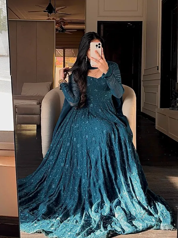 Stylish_Star_Georgette_Gown_with_Dupatta