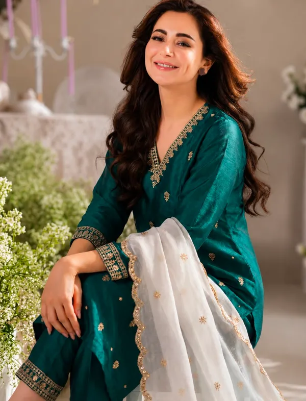 Vichhitra_Silk_Embroidered_Kurta_Pent_Dupatta_Set