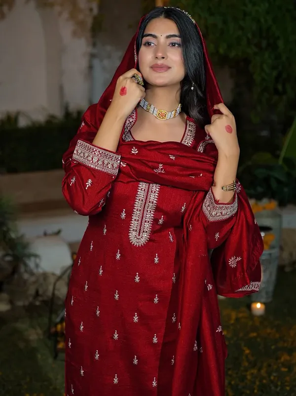 Vichhitra_Silk_Embroidered_Kurta_Pent_Dupatta_Set