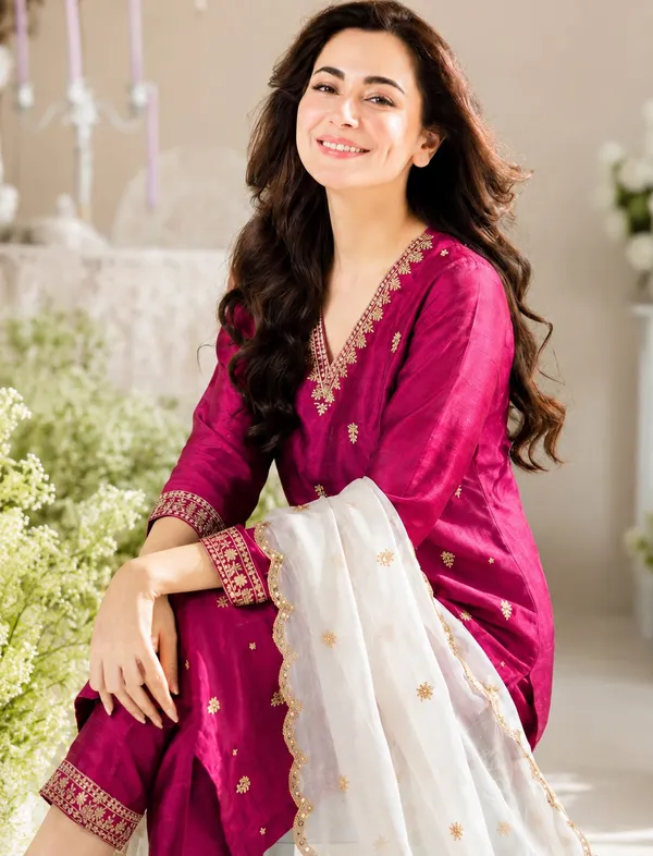 Vichhitra_Silk_Embroidered_Kurta_Pent_Dupatta_Set