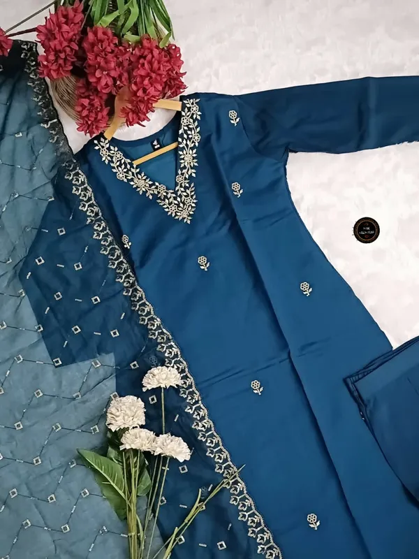 Viscose_Chanderi_Embroidered_Kurti_Set_with_Dupatta