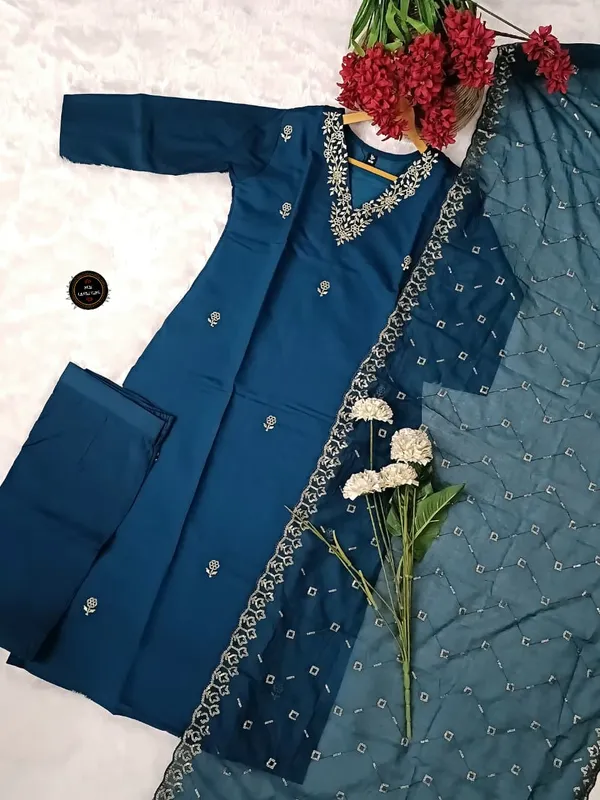 Viscose_Chanderi_Embroidered_Kurti_Set_with_Dupatta