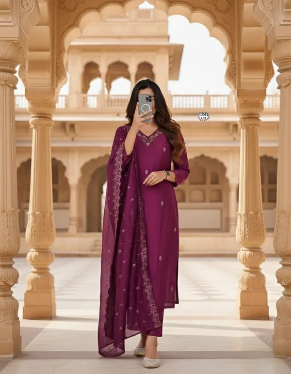 Viscose_Chanderi_Embroidered_Kurti_Set_with_Dupatta